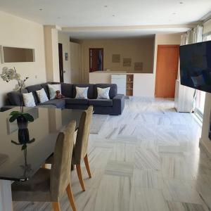 TV a/nebo společenská místnost v ubytování Exclusive Villa Resort