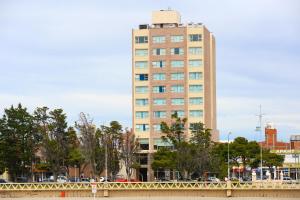 a tall building with a bridge in front of it at Yene hue in Puerto Madryn