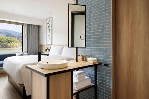 Fairfield by Marriott Nara Tenri Yamanobenomichi客房内的一张或多张床位