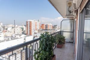 a balcony with plants and a view of a city at Departamento 2 ambientes Balvanera- Congreso in Buenos Aires