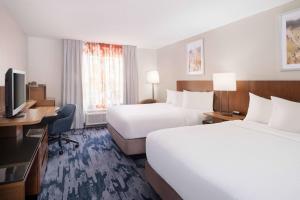 Postel nebo postele na pokoji v ubytování Fairfield Inn and Suites Austin South