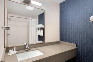 Koupelna v ubytování Fairfield Inn and Suites Austin South
