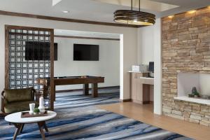 TV a/nebo společenská místnost v ubytování Fairfield Inn and Suites Austin South