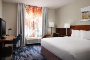 Postel nebo postele na pokoji v ubytování Fairfield Inn and Suites Austin South