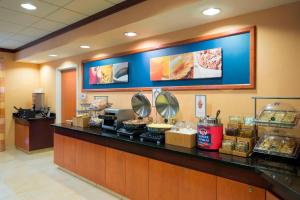 a food counter in a fast food restaurant at Fairfield Inn & Suites Huntingdon Raystown Lake in Huntingdon