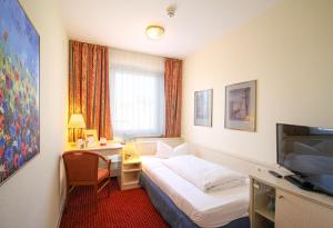 TV a/nebo společenská místnost v ubytování Morada Hotel Gothaer Hof