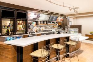 a bar with chairs and a counter in a room at Courtyard by Marriott Colorado Springs South in Colorado Springs