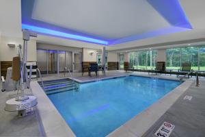 a large swimming pool in a hotel room at Fairfield by Marriott Inn & Suites Mansfield in Mansfield