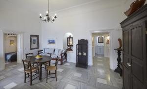 Gallery image of Cori Rigas Suites in Fira