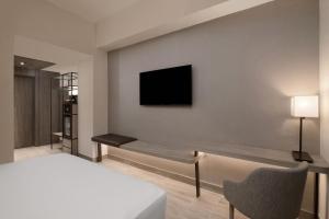 Televiisor ja/või meelelahutuskeskus majutusasutuses AC Hotel by Marriott Punta Cana