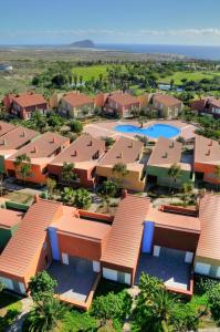 una vista aerea di un resort di Adosado La Guancha a San Miguel de Abona