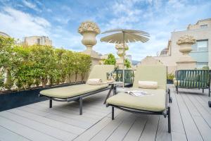 A balcony or terrace at Casagrand Luxury Suites Barcelona