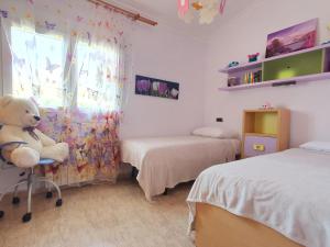 Postel nebo postele na pokoji v ubytování Villa Tres Palmeras en Alfaz del Pi , Albir, Benidorm