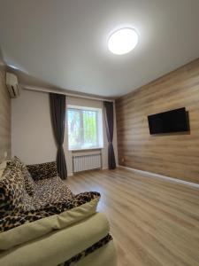 a living room with a couch and a flat screen tv at Квартира в районе 5-ой фонтана in Odesa