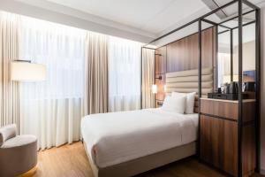 Postel nebo postele na pokoji v ubytování AC Hotel by Marriott Stockholm Ulriksdal