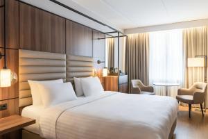 Postel nebo postele na pokoji v ubytování AC Hotel by Marriott Stockholm Ulriksdal