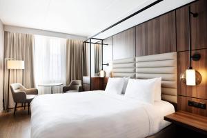 Postel nebo postele na pokoji v ubytování AC Hotel by Marriott Stockholm Ulriksdal