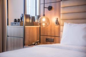 Postel nebo postele na pokoji v ubytování AC Hotel by Marriott Stockholm Ulriksdal