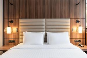 Postel nebo postele na pokoji v ubytování AC Hotel by Marriott Stockholm Ulriksdal