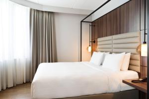 Postel nebo postele na pokoji v ubytování AC Hotel by Marriott Stockholm Ulriksdal
