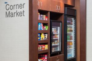 Supermarket nebo jiné obchody v  hotelu nebo okolí