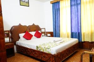 Letto o letti in una camera di Hotel Magnolia Mallroad Manali