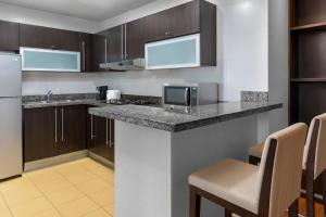 Eldhús eða eldhúskrókur á Marriott Executive Apartments Panama City, Finisterre