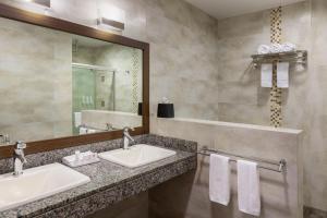 Baðherbergi á Marriott Executive Apartments Panama City, Finisterre