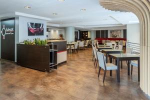 Veitingastaður eða matsölustaður á Marriott Executive Apartments Panama City, Finisterre
