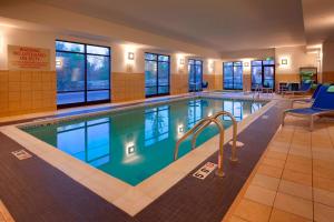 Swimmingpoolen hos eller tæt på TownePlace Suites by Marriott Vernal