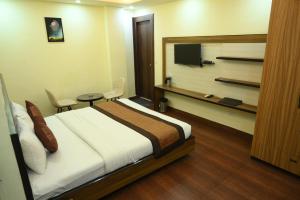 Postel nebo postele na pokoji v ubytování Hotel Grand Kailash,Kotdwara