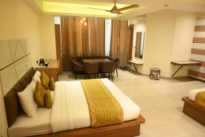 Posezení v ubytování Hotel Grand Kailash,Kotdwara