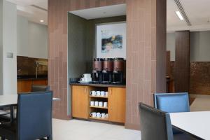 长滩市中心原住客栈的咖啡和沏茶工具