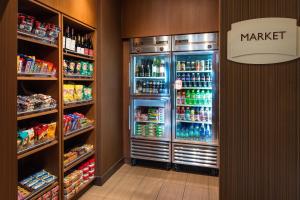 酒店内部或周边的超市或其他商店
