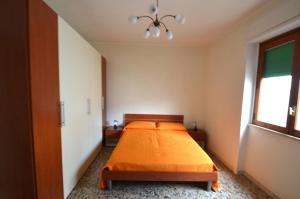A bed or beds in a room at Trilocale In Centro a 50 Mt Mare