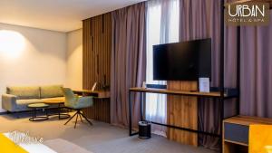 TV a/nebo společenská místnost v ubytování Urban Hotel & Spa
