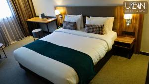 Postel nebo postele na pokoji v ubytování Urban Hotel & Spa