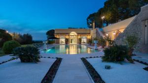a house with a swimming pool in the yard at TENUTA BAGNI DE' CONSOLI 24, Emma Villas in Bertinoro