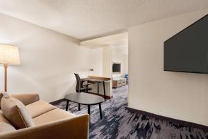 a living room with a couch and a tv at Fairfield Inn & Suites by Marriott Reno Sparks in Sparks