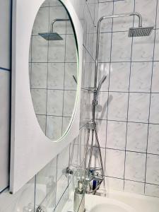 a bathroom with a mirror and a sink at Cozy Apartment in Turnu Măgurele