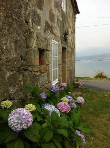 Fotografie z fotogalerie ubytování La Moira - casa de piedra frente al mar v destinaci Esteiro