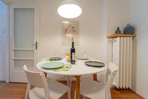 Central&Cozy Balcony!3bdr 2bth 1072 Budapest, 46a Dob utca kép - 2