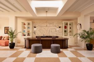 Posezení v ubytování Cosme, a Luxury Collection Resort, Paros