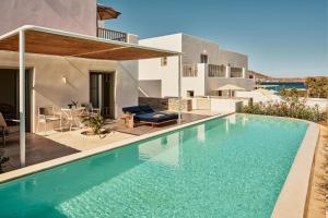 Bazén v ubytování Cosme, a Luxury Collection Resort, Paros nebo v jeho okolí