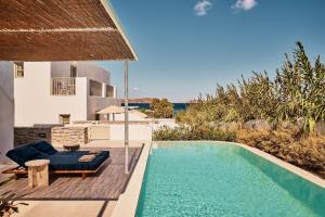 Bazén v ubytování Cosme, a Luxury Collection Resort, Paros nebo v jeho okolí