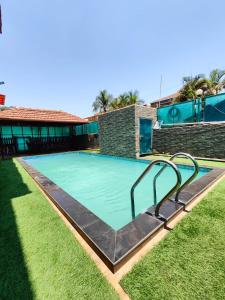 Bazén v ubytování Gold Villa nebo v jeho okolí