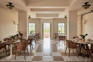 Restaurace v ubytování Cosme, a Luxury Collection Resort, Paros