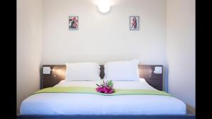 Postel nebo postele na pokoji v ubytování Sasha Apartment - panoramic view with pool + 14 fotografií