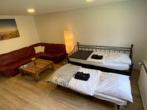 Postel nebo postele na pokoji v ubytování Schöne Wohnung mit Garten beim Outletcenter 5 km