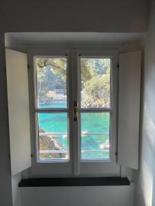 a window in a room with a view of the ocean at Casa dell'Arco Civico 35 in San Fruttuoso